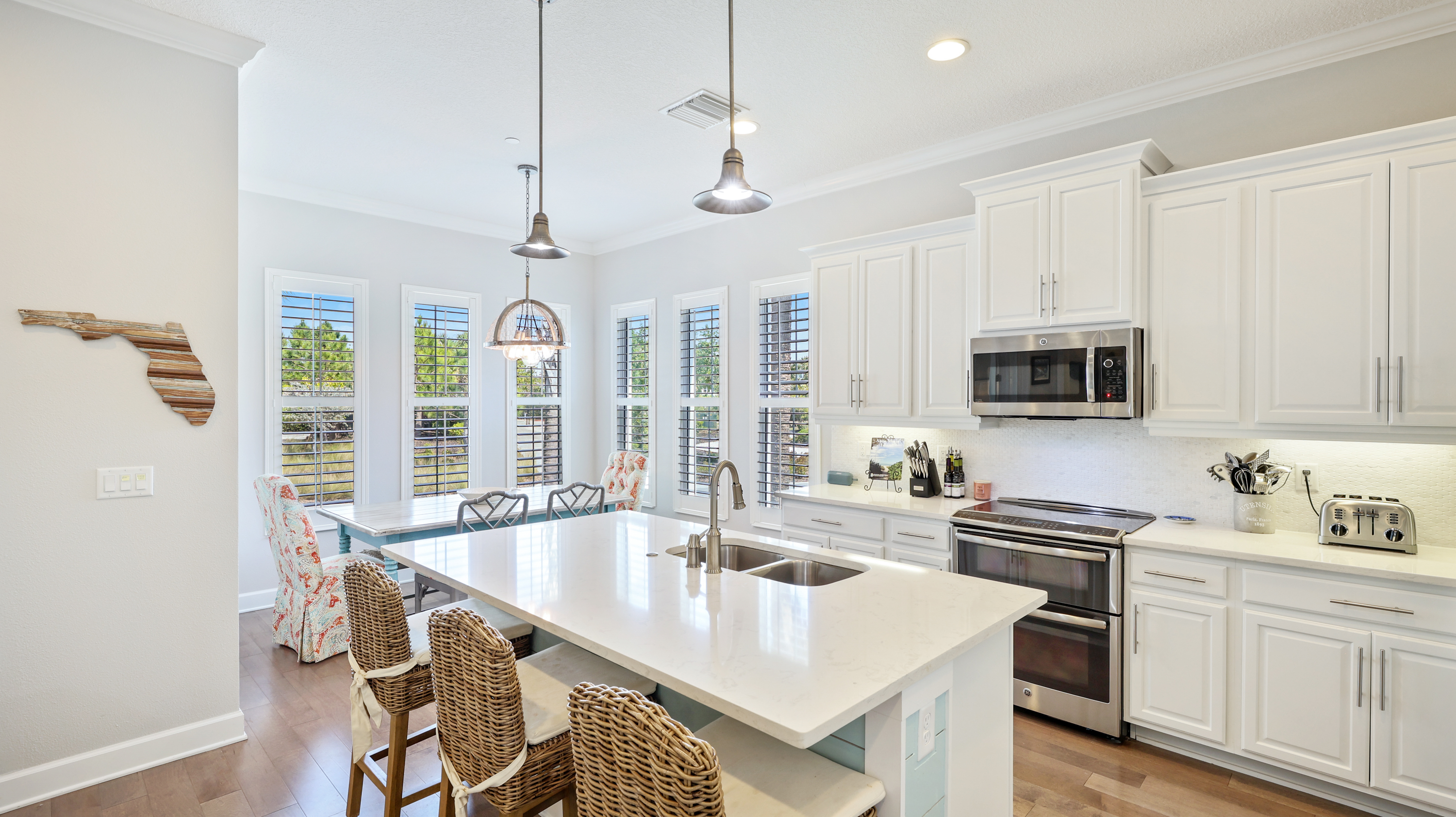 Bradenton, Florida, 34209, United States, 4 Bedrooms Bedrooms, ,3 BathroomsBathrooms,Residential,For Sale,1982115