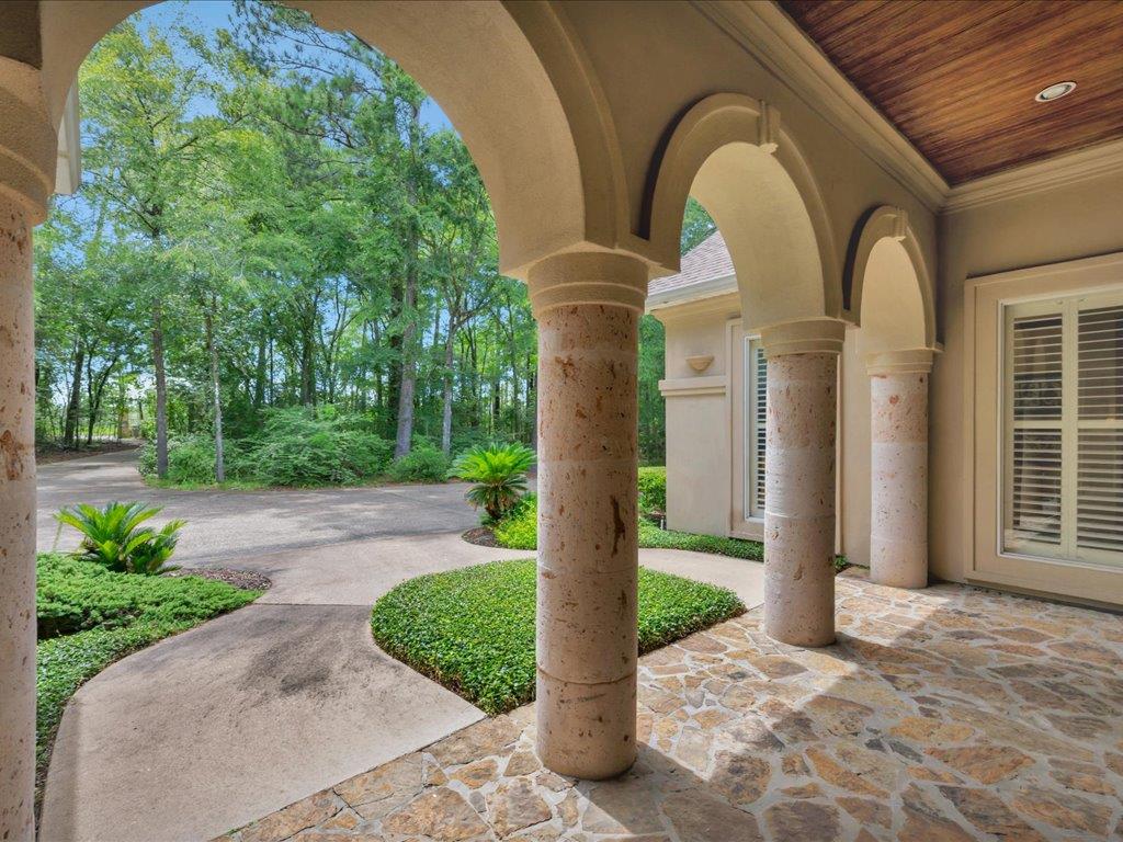 Lufkin, Texas, 75901, United States, 4 Bedrooms Bedrooms, ,5 BathroomsBathrooms,Residential,For Sale,1979665