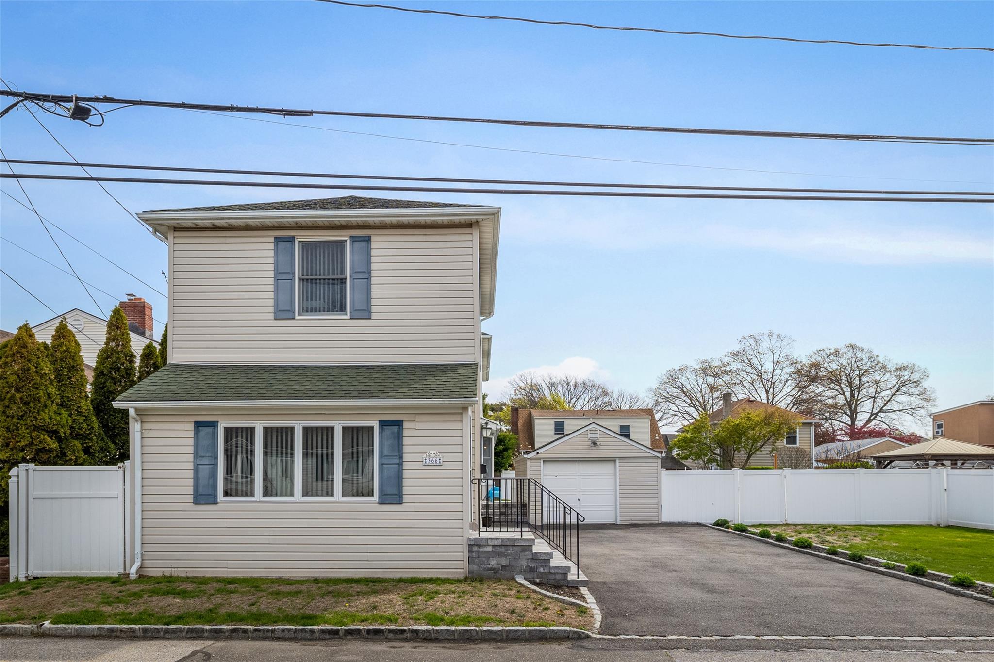 Lindenhurst, New York, 11757, United States, 4 Bedrooms Bedrooms, ,2 BathroomsBathrooms,Residential,For Sale,1935341