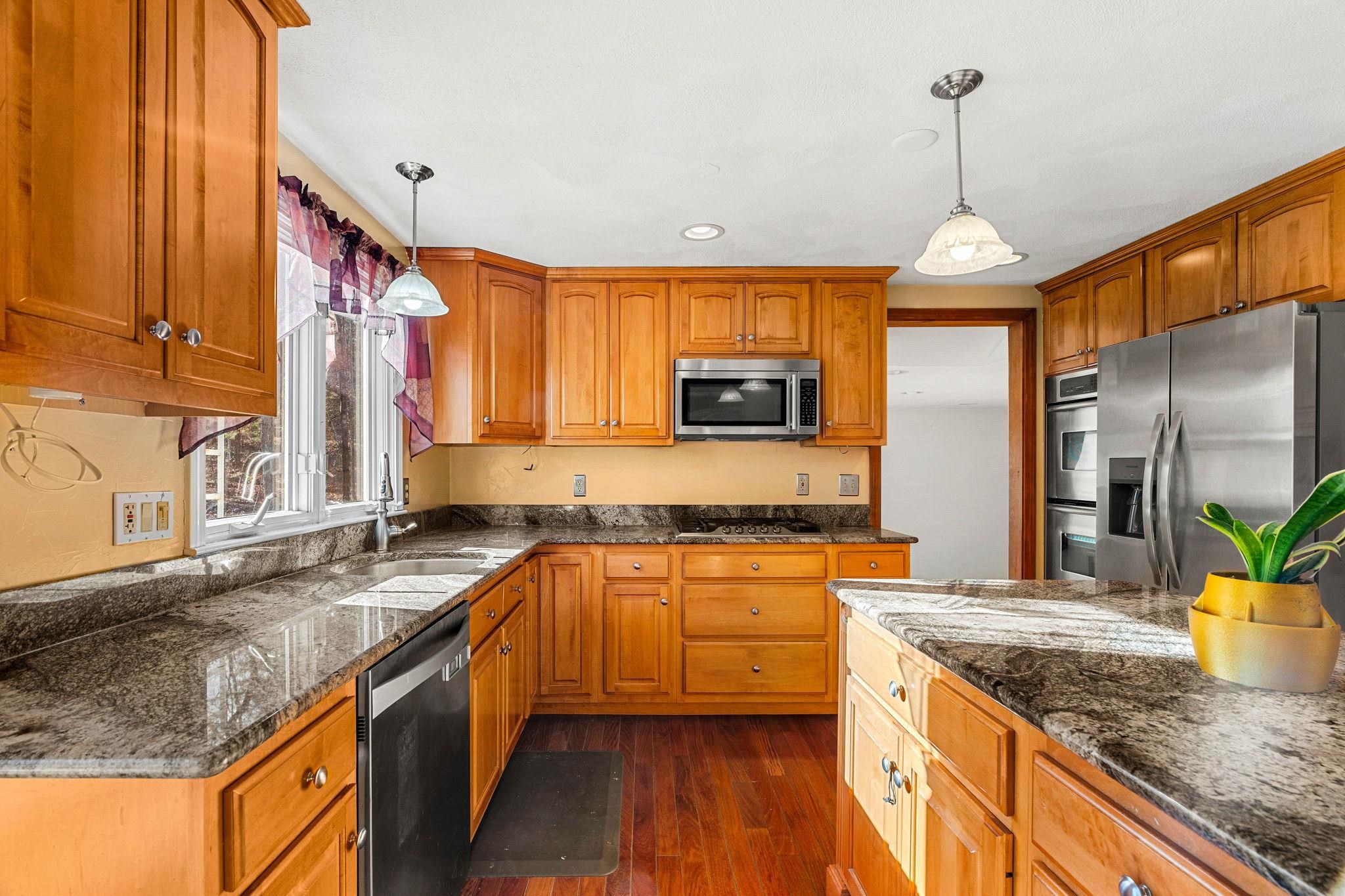 Londonderry, New Hampshire, 03053, United States, 3 Bedrooms Bedrooms, ,4 BathroomsBathrooms,Residential,For Sale,2002282