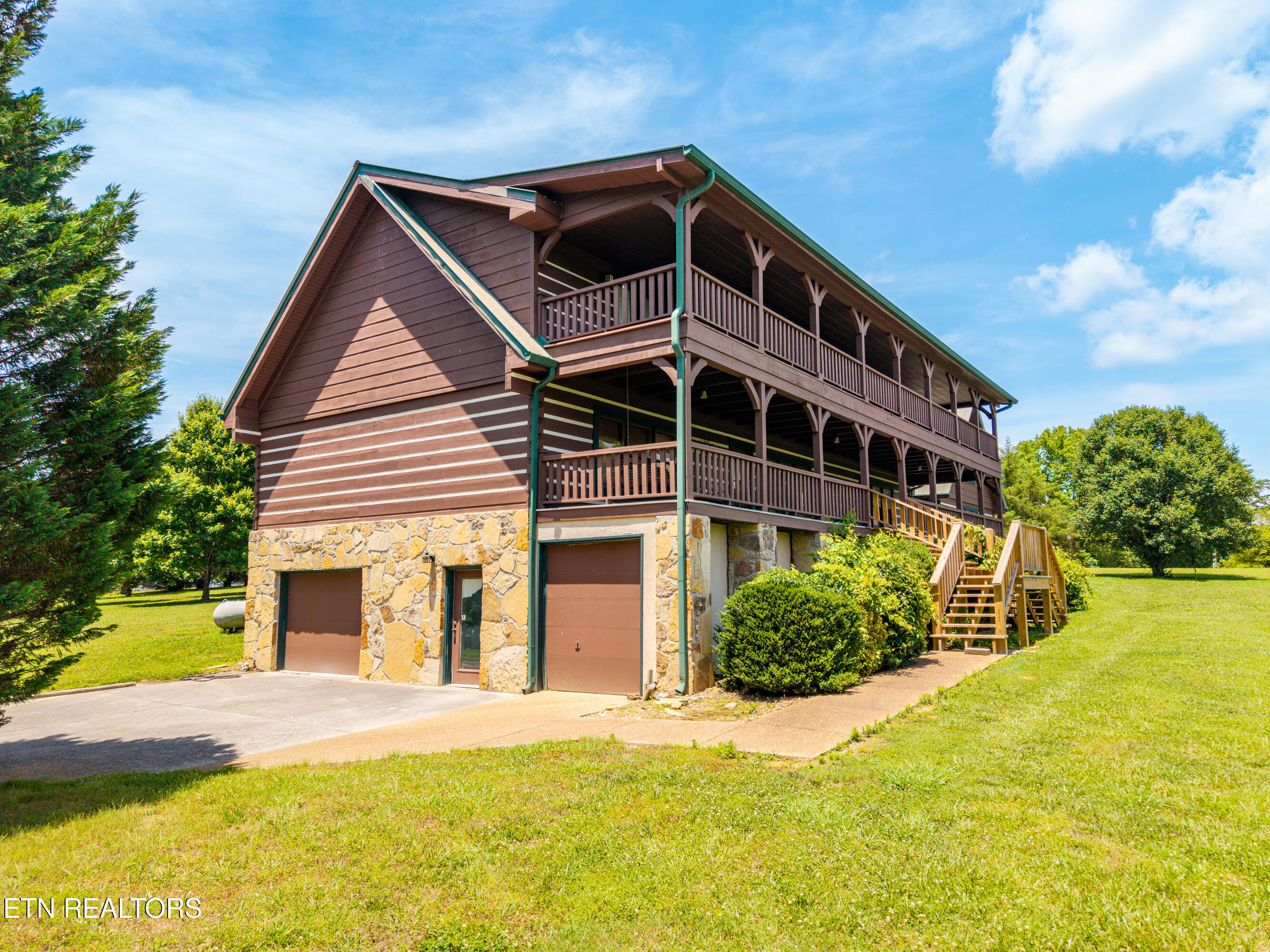 Vonore, Tennessee, 37885, United States, 3 Bedrooms Bedrooms, ,4 BathroomsBathrooms,Residential,For Sale,2048933
