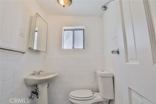 Los Angeles, California, 90001, United States, 4 Bedrooms Bedrooms, ,Residential,For Sale,1928071