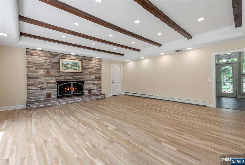Wyckoff, New Jersey, 07481, United States, 5 Bedrooms Bedrooms, ,5 BathroomsBathrooms,Residential,For Sale,1951013