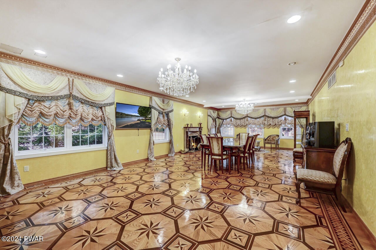 Albrightsville, Pennsylvania, 18210, United States, 4 Bedrooms Bedrooms, ,5 BathroomsBathrooms,Residential,For Sale,1982857