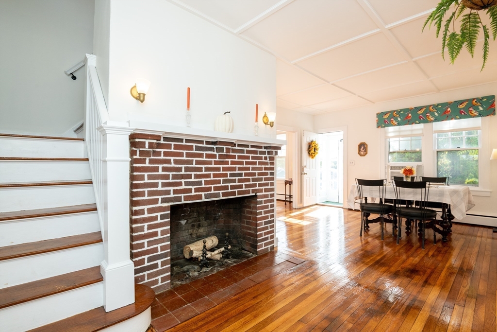 Stoneham, Massachusetts, 02180, United States, 3 Bedrooms Bedrooms, ,1 BathroomBathrooms,Residential,For Sale,1974413