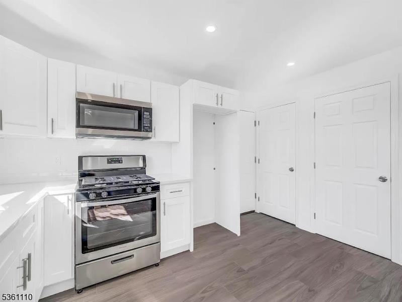 Jersey City, New Jersey, 07305, United States, 4 Bedrooms Bedrooms, ,2 BathroomsBathrooms,Residential,For Sale,1917013