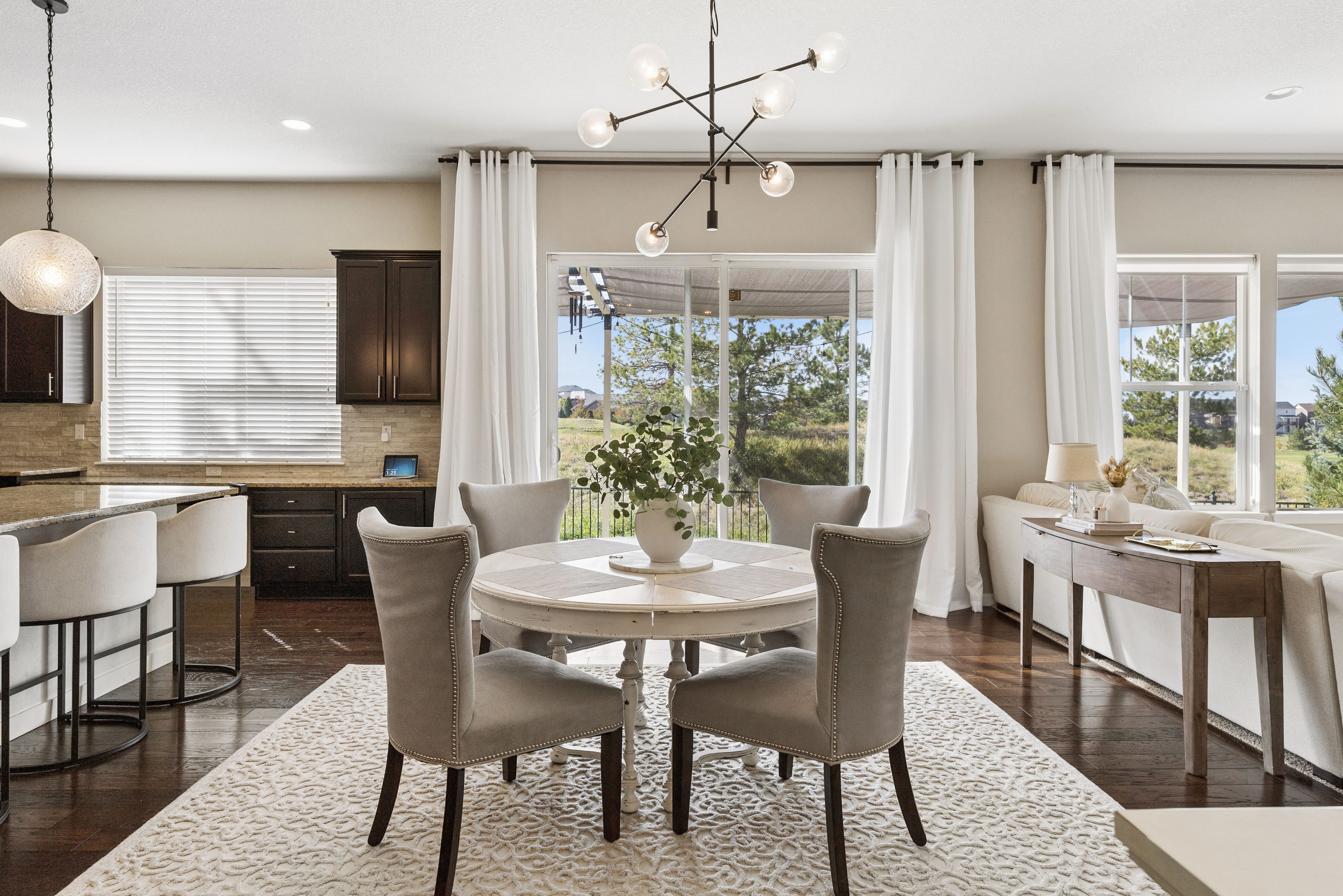  A beautifully appointed two-story home in the desirable Blackstone Country Club. - 物件實景