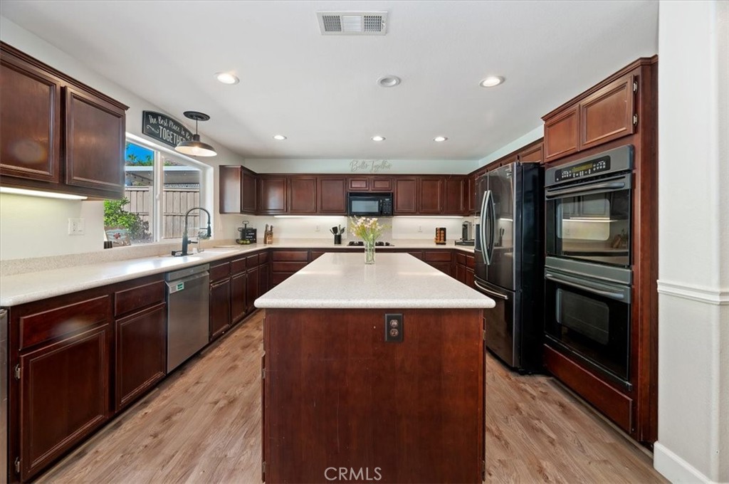 Lake Elsinore, California, 92532, United States, 4 Bedrooms Bedrooms, ,3 BathroomsBathrooms,Residential,For Sale,1939377