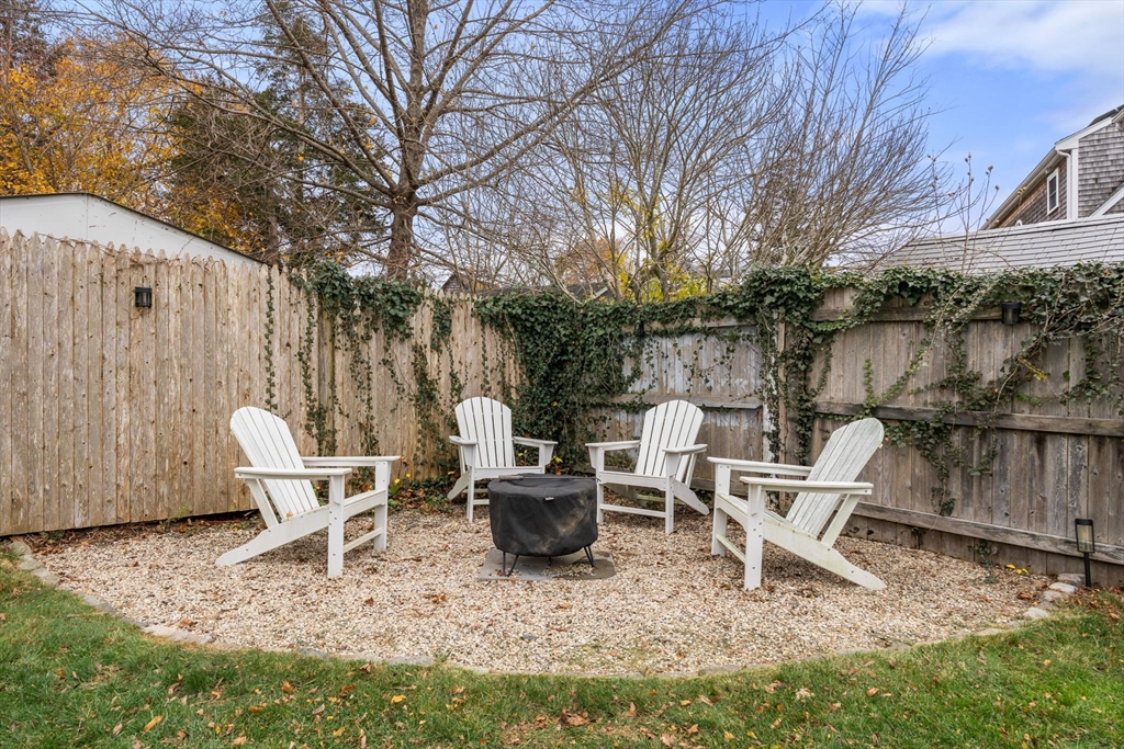 Kingston, Massachusetts, 02364, United States, 4 Bedrooms Bedrooms, ,1 BathroomBathrooms,Residential,For Sale,1991881