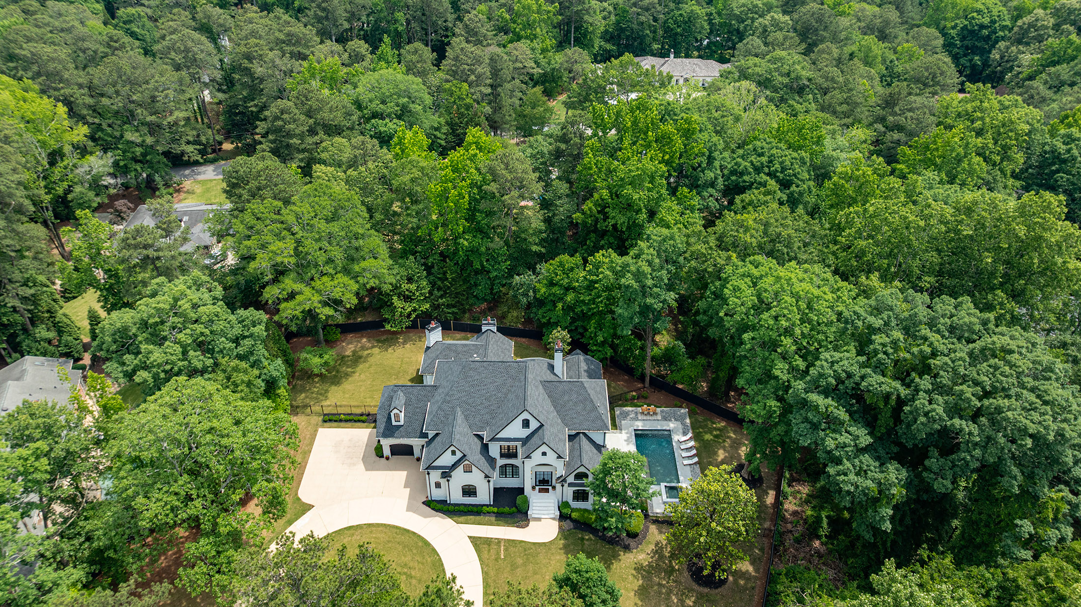  Exceptional Estate Combines Modern Luxury and Timeless Elegance - 物件實景