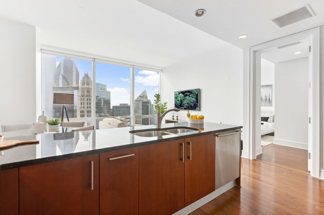 Chicago, Illinois, 60611, United States, 1 Bedroom Bedrooms, ,2 BathroomsBathrooms,Residential,For Sale,1793524
