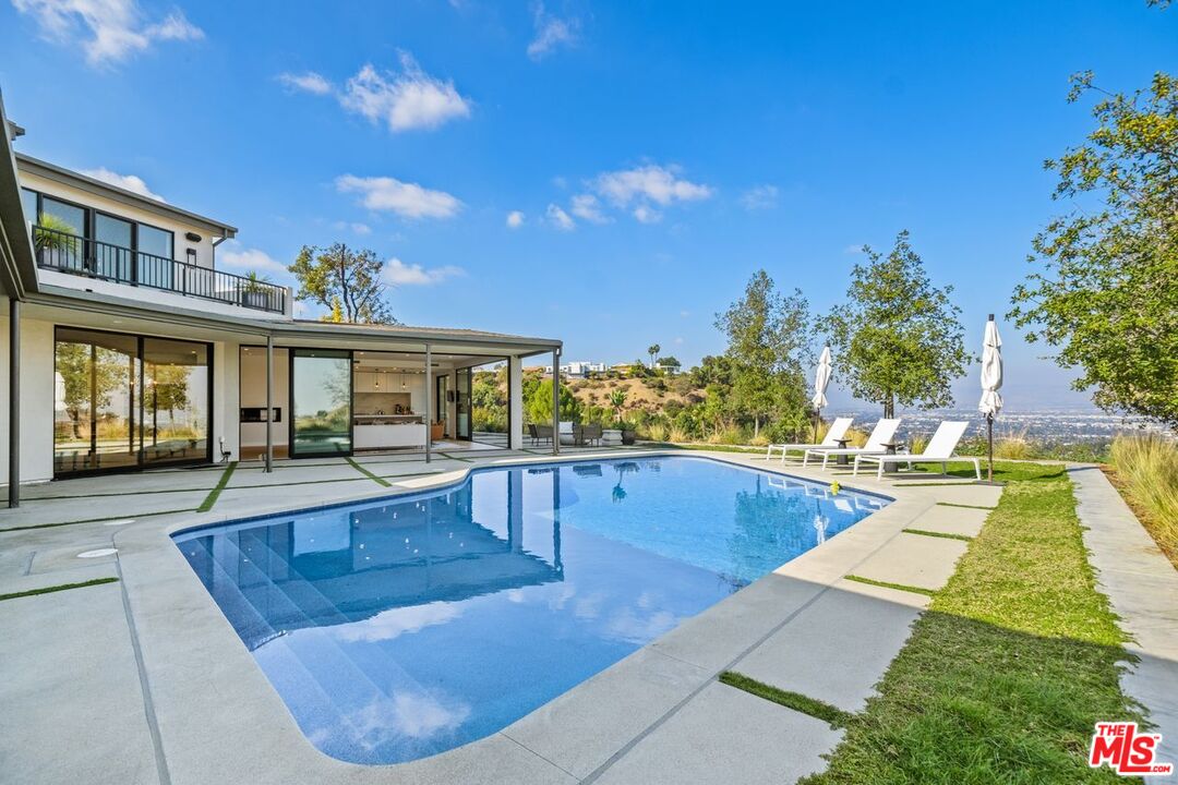 Los Angeles, California, 90046, United States, 5 Bedrooms Bedrooms, ,6 BathroomsBathrooms,Residential,For Sale,1897072