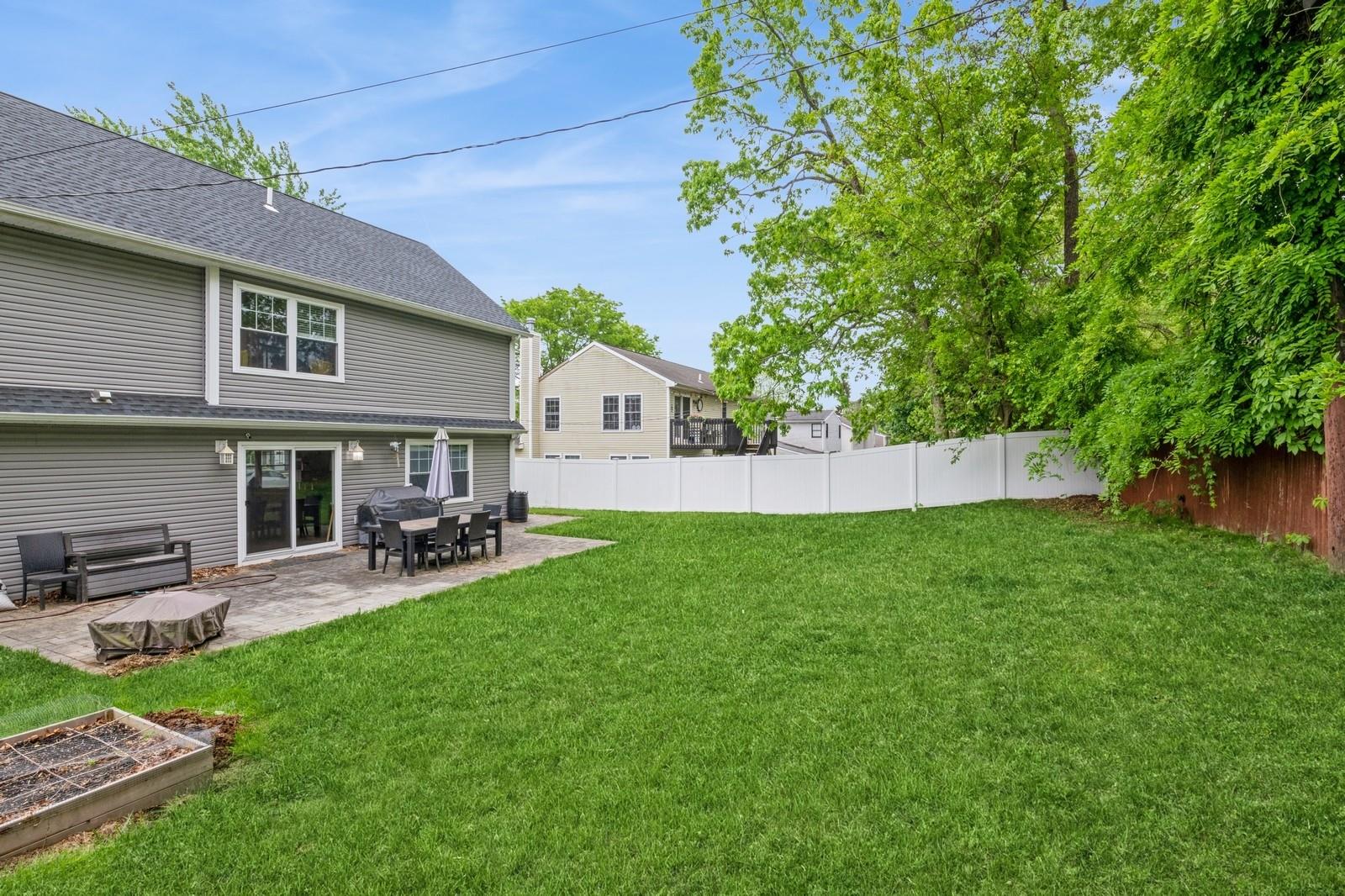 Nesconset, New York, 11767, United States, 3 Bedrooms Bedrooms, ,3 BathroomsBathrooms,Residential,For Sale,1837640