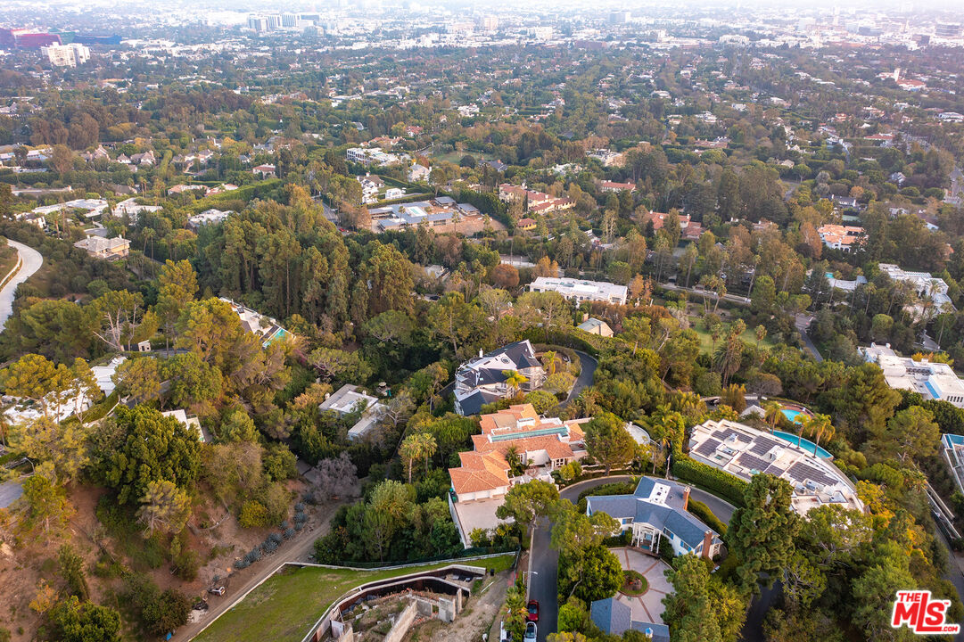 Beverly Hills, California, 90210, United States, 5 Bedrooms Bedrooms, ,4 BathroomsBathrooms,Residential,For Sale,1991118