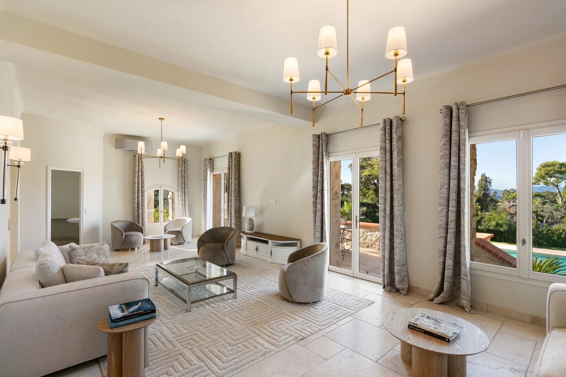 Antibes, Provence-Alpes-Côte d’Azur, 06600, FR, 6 Bedrooms Bedrooms, ,Residential,For Sale,1986252