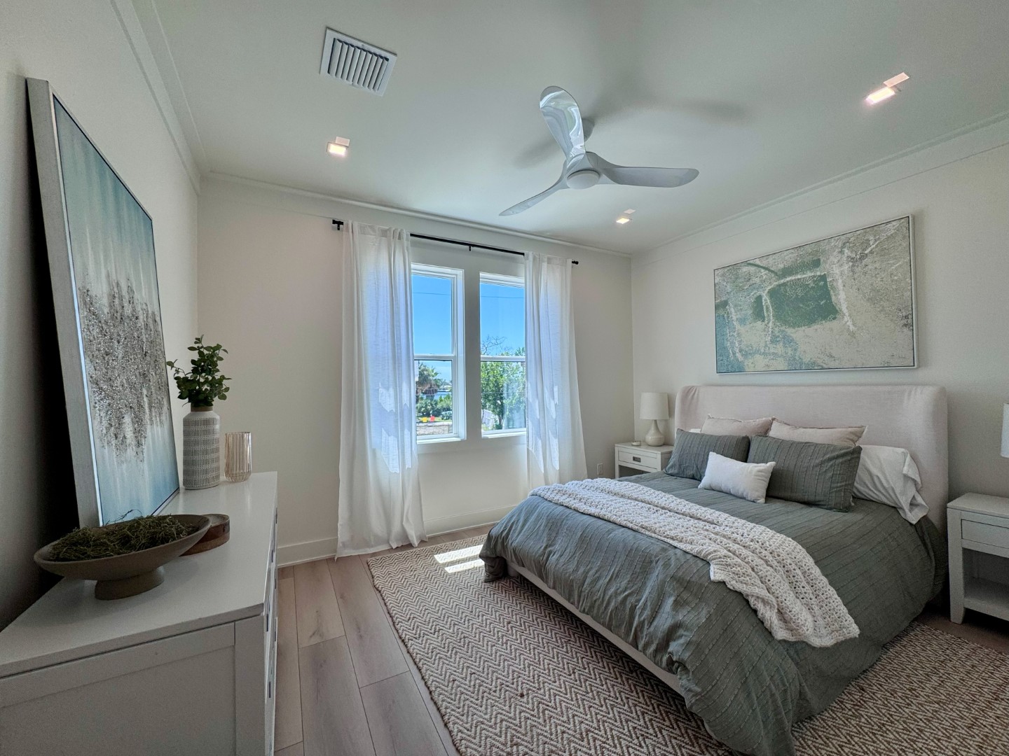 St Pete Beach, Florida, 33706, United States, 4 Bedrooms Bedrooms, ,4 BathroomsBathrooms,Residential,For Sale,1980009