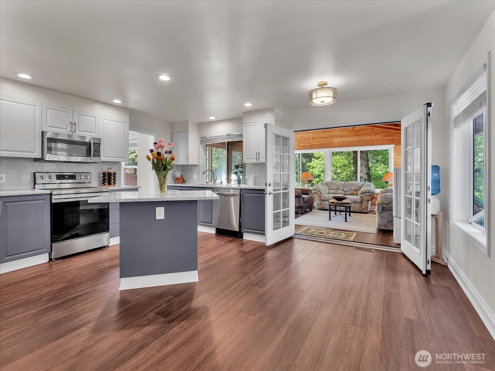 FEDERAL WAY, Washington, 98003, United States, 5 Bedrooms Bedrooms, ,3 BathroomsBathrooms,Residential,For Sale,1876499