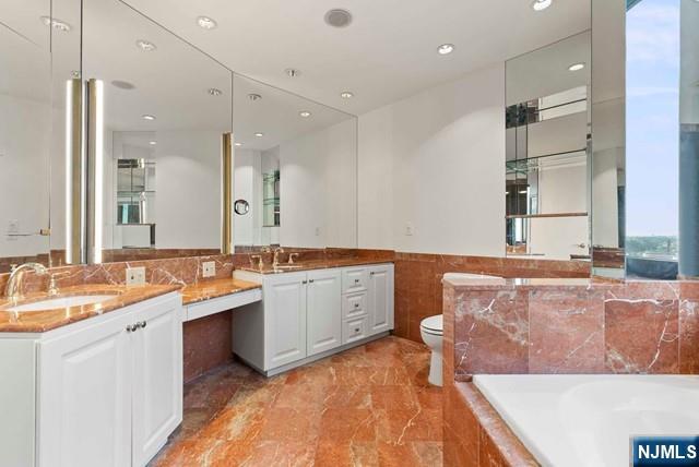 Cliffside Park, New Jersey, 07010, United States, 3 Bedrooms Bedrooms, ,4 BathroomsBathrooms,Residential,For Sale,1885354