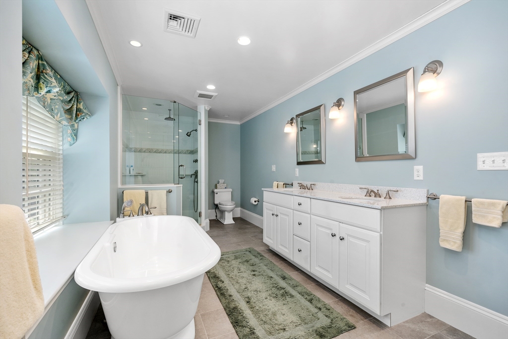 Hingham, Massachusetts, 02043, United States, 5 Bedrooms Bedrooms, ,5 BathroomsBathrooms,Residential,For Sale,1901935