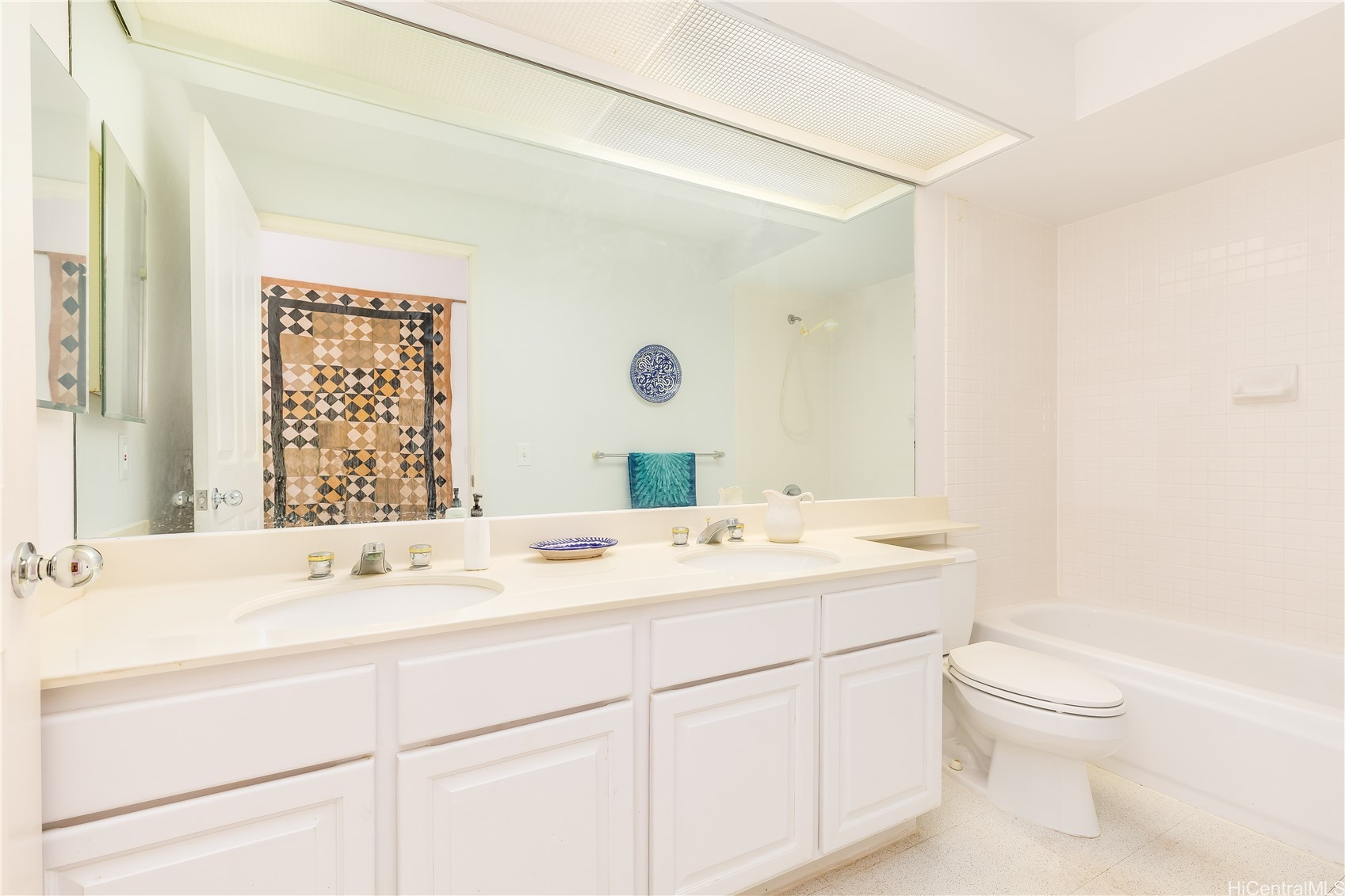Honolulu, Hawaii, 96819, United States, 3 Bedrooms Bedrooms, ,2 BathroomsBathrooms,Residential,For Sale,1875177