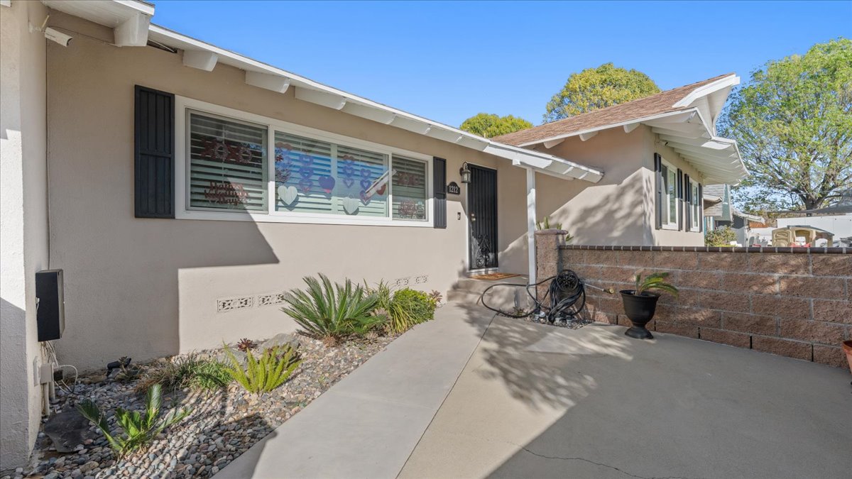 Ontario, California, 91762, United States, 3 Bedrooms Bedrooms, ,2 BathroomsBathrooms,Residential,For Sale,2012537