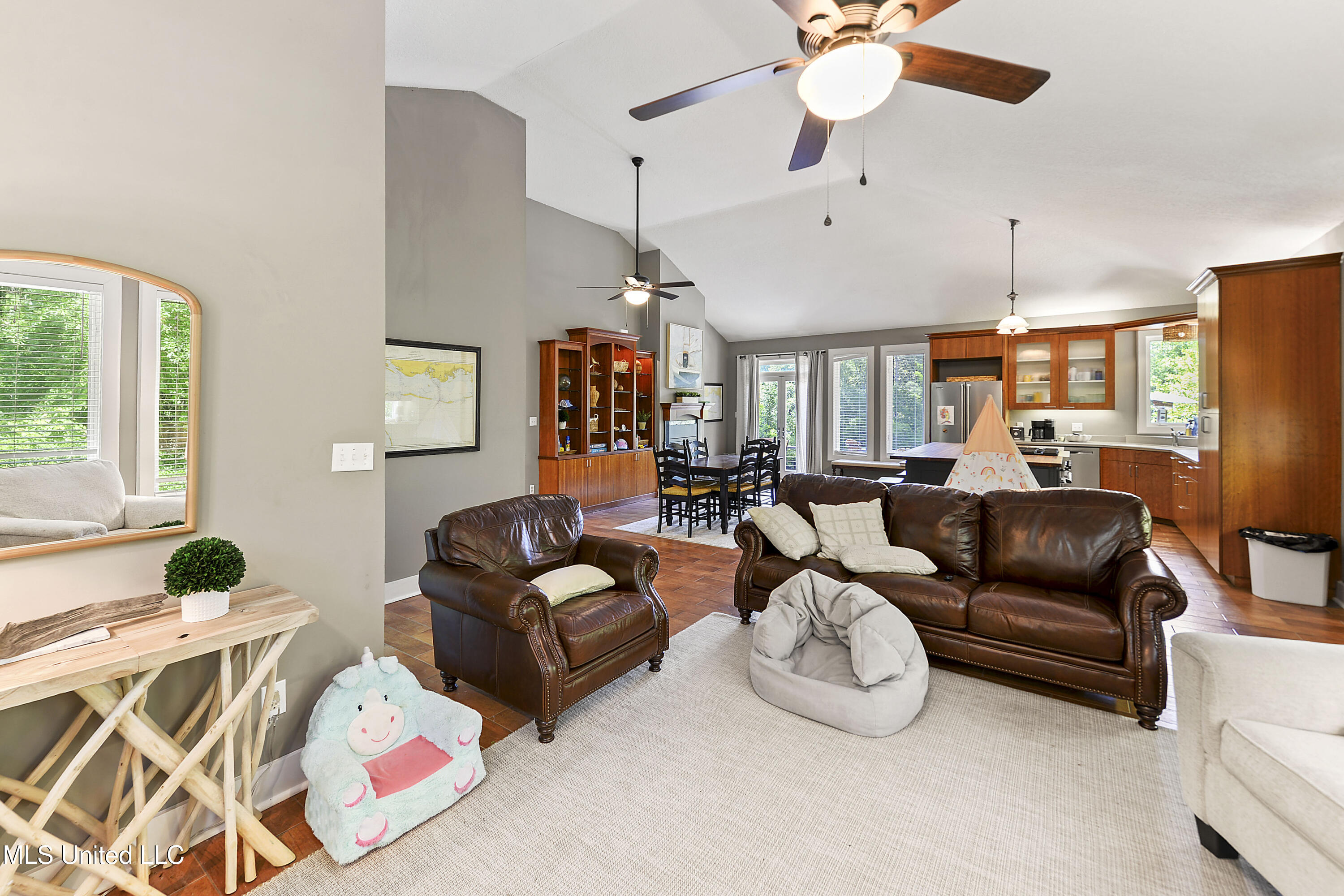 Biloxi, Mississippi, 39532, United States, 2 Bedrooms Bedrooms, ,2 BathroomsBathrooms,Residential,For Sale,1806133