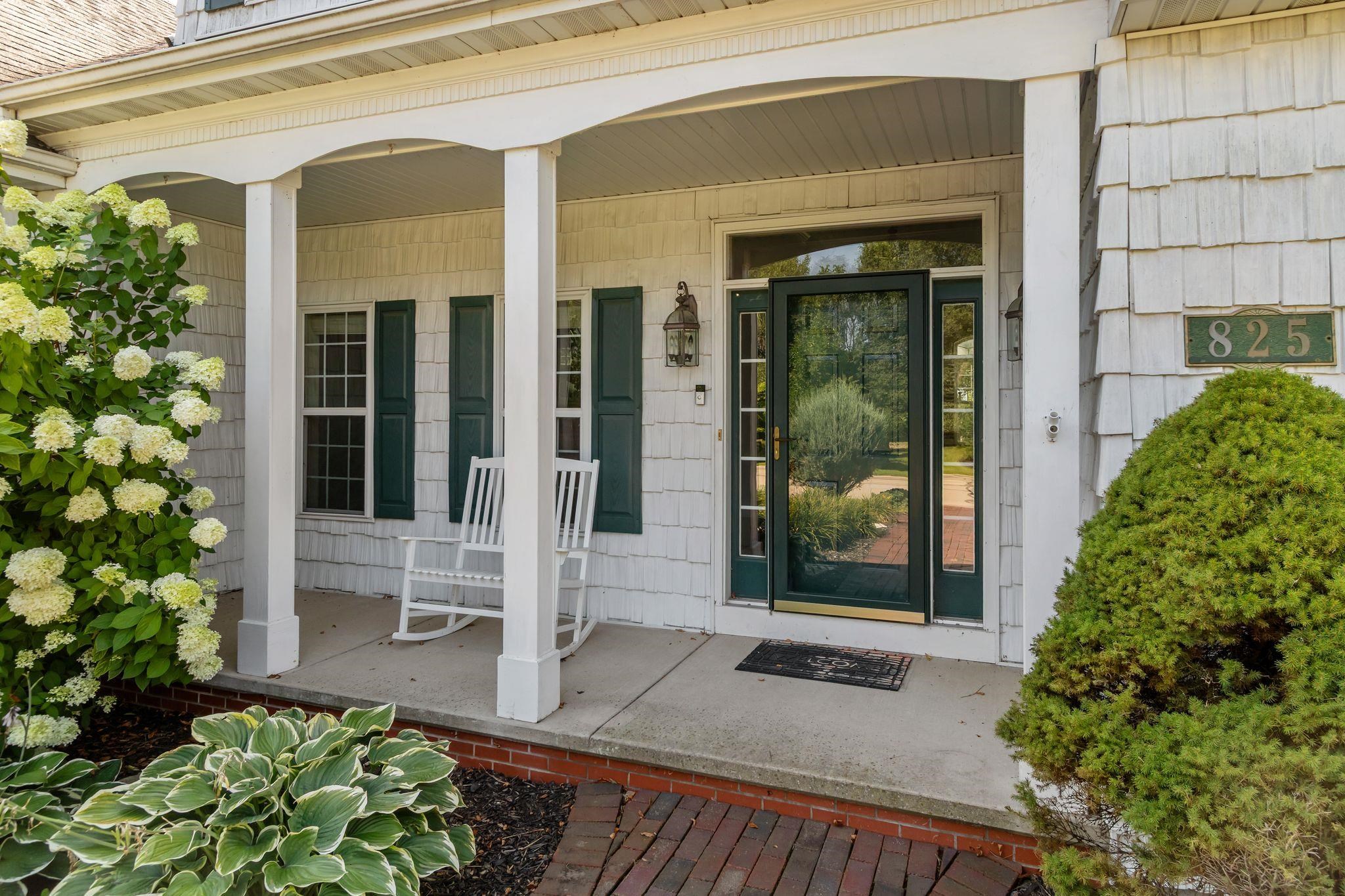 NEENAH, Wisconsin, 54956, United States, 4 Bedrooms Bedrooms, ,4 BathroomsBathrooms,Residential,For Sale,1955274