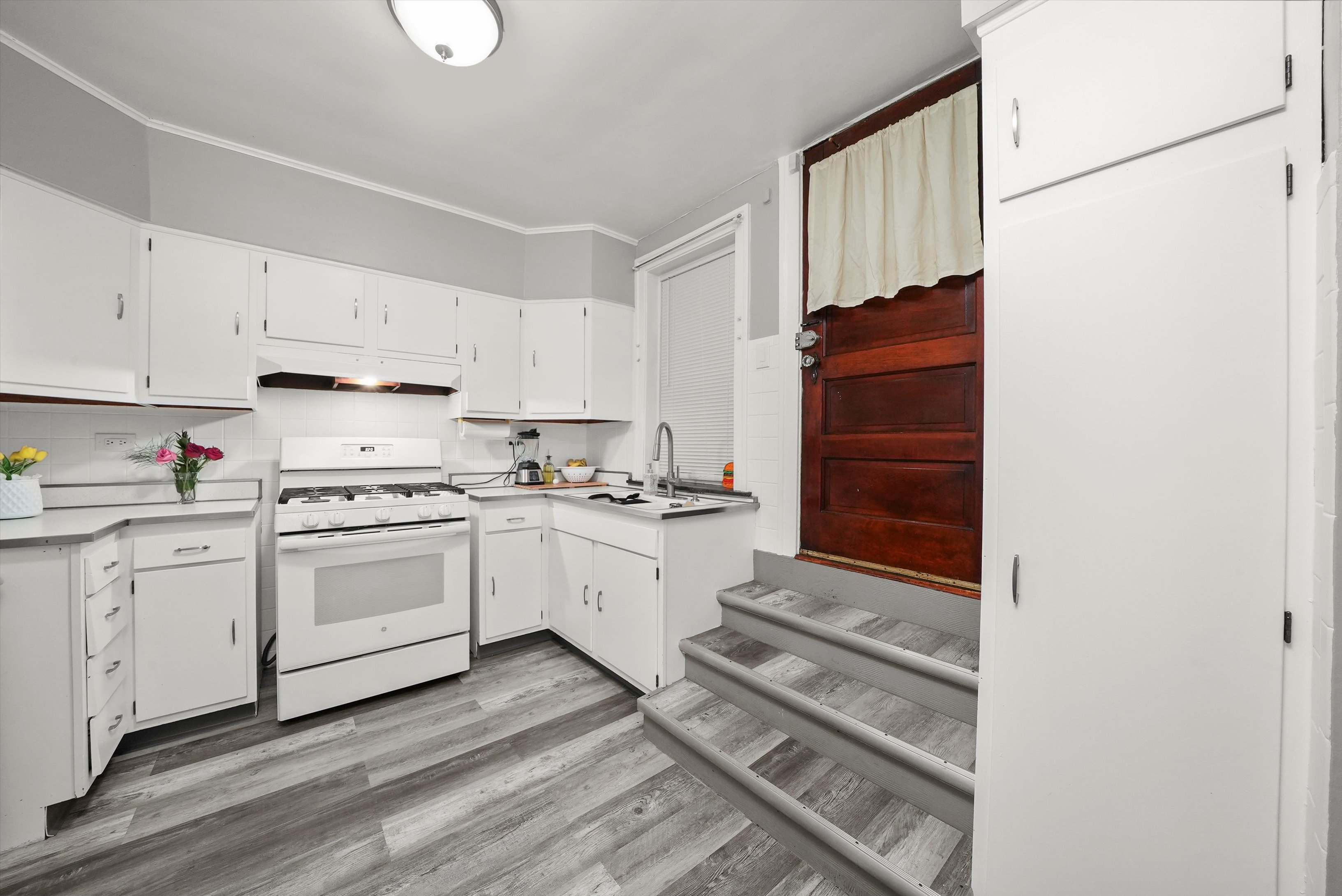 Chicago, Illinois, 60639, United States, 8 Bedrooms Bedrooms, ,3 BathroomsBathrooms,Residential,For Sale,1986101