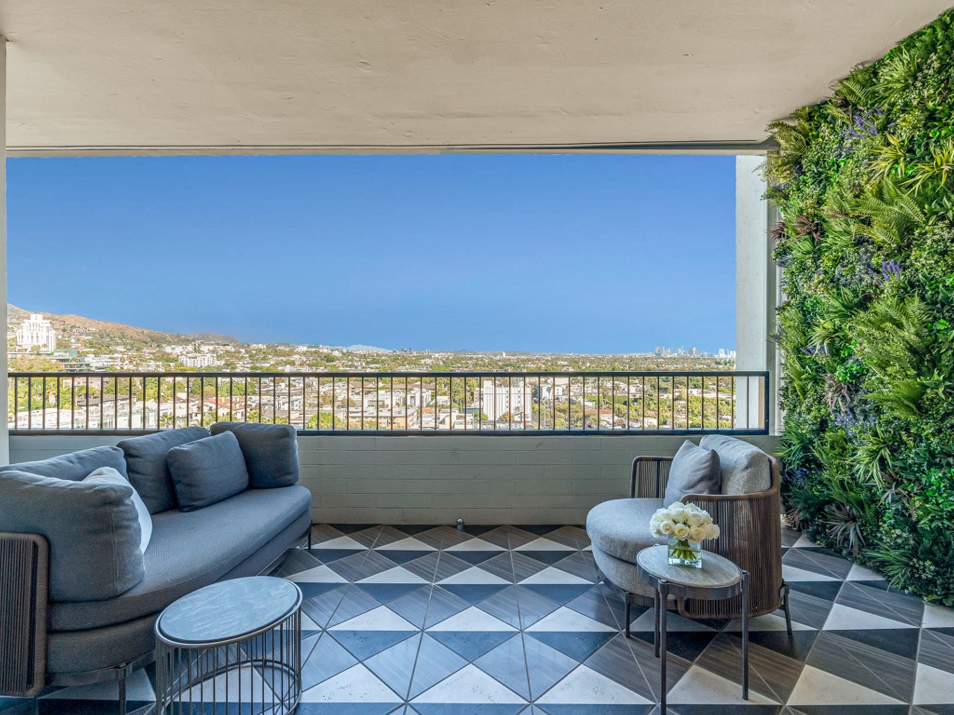  1100 Alta Loma Vista Road , West Hollywood, CA 90069 - 物件實景