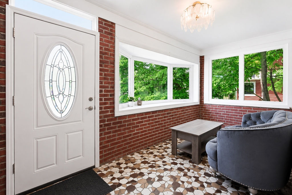 East Rockaway, New York, 11518, United States, 4 Bedrooms Bedrooms, ,2 BathroomsBathrooms,Residential,For Sale,2048552