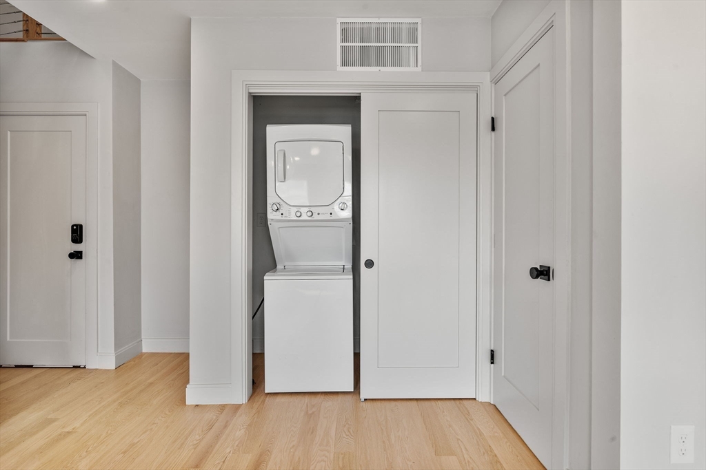 Boston, Massachusetts, 02128, United States, 1 Bedroom Bedrooms, ,2 BathroomsBathrooms,Residential,For Sale,1887905