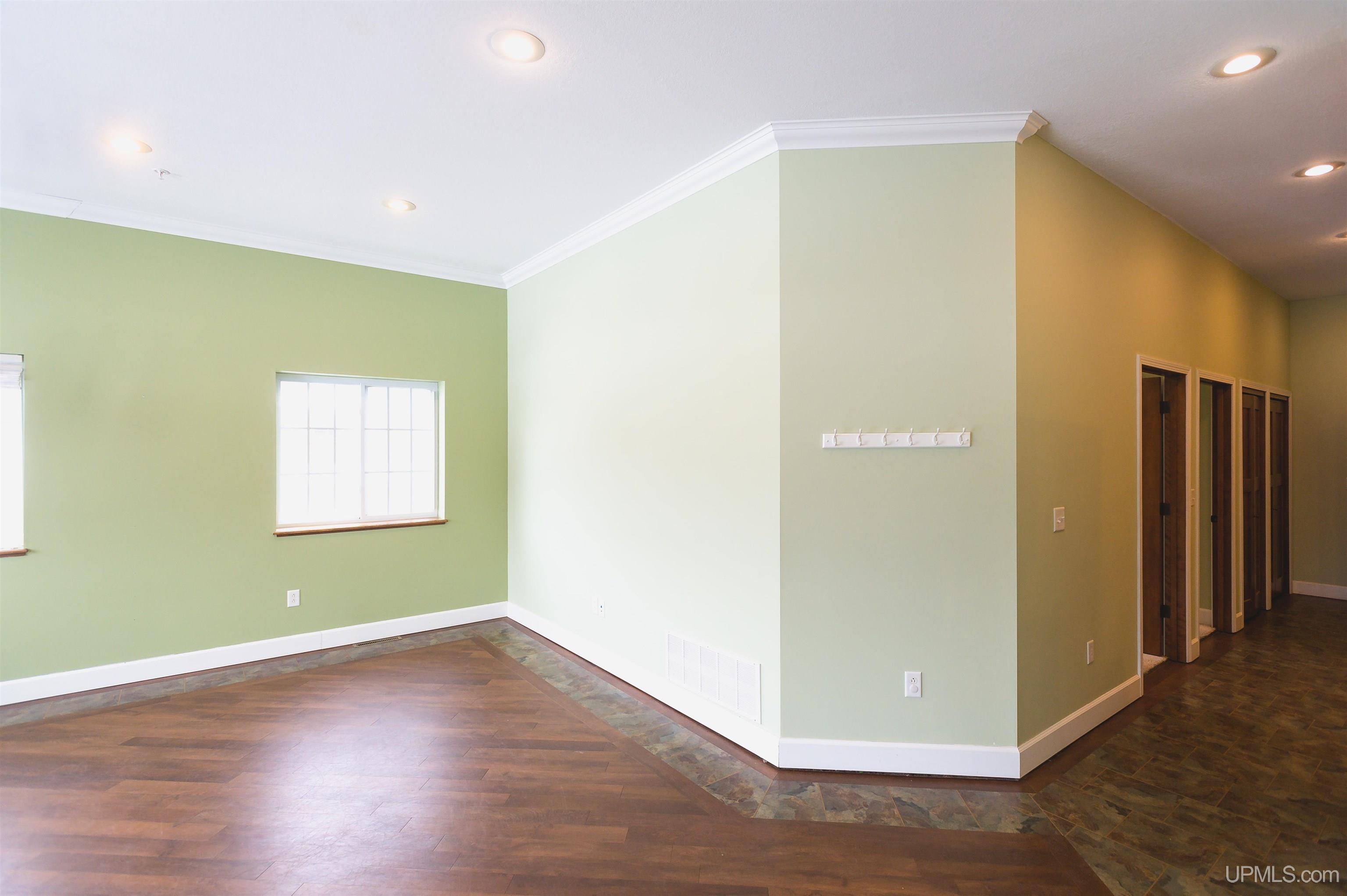 Houghton, Michigan, 49931, United States, 5 Bedrooms Bedrooms, ,2 BathroomsBathrooms,Residential,For Sale,1977730