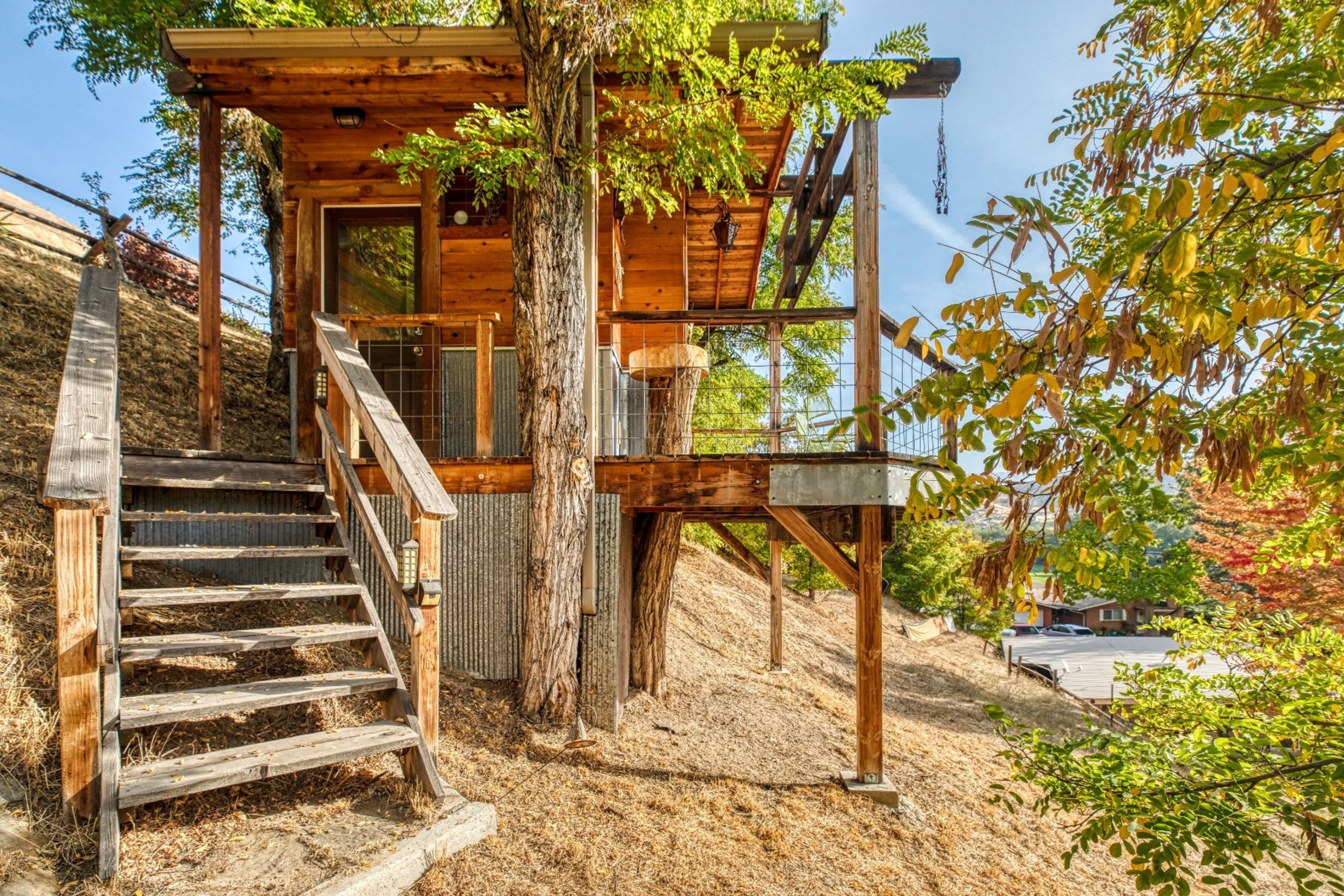  Opportunity to Subdivide - Build Homes With a City & Foothills View - 物件實景