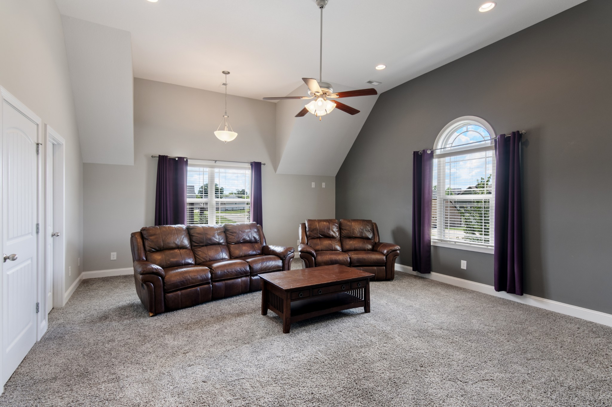 Clarksville, Tennessee, 37043, United States, 5 Bedrooms Bedrooms, ,4 BathroomsBathrooms,Residential,For Sale,1975936