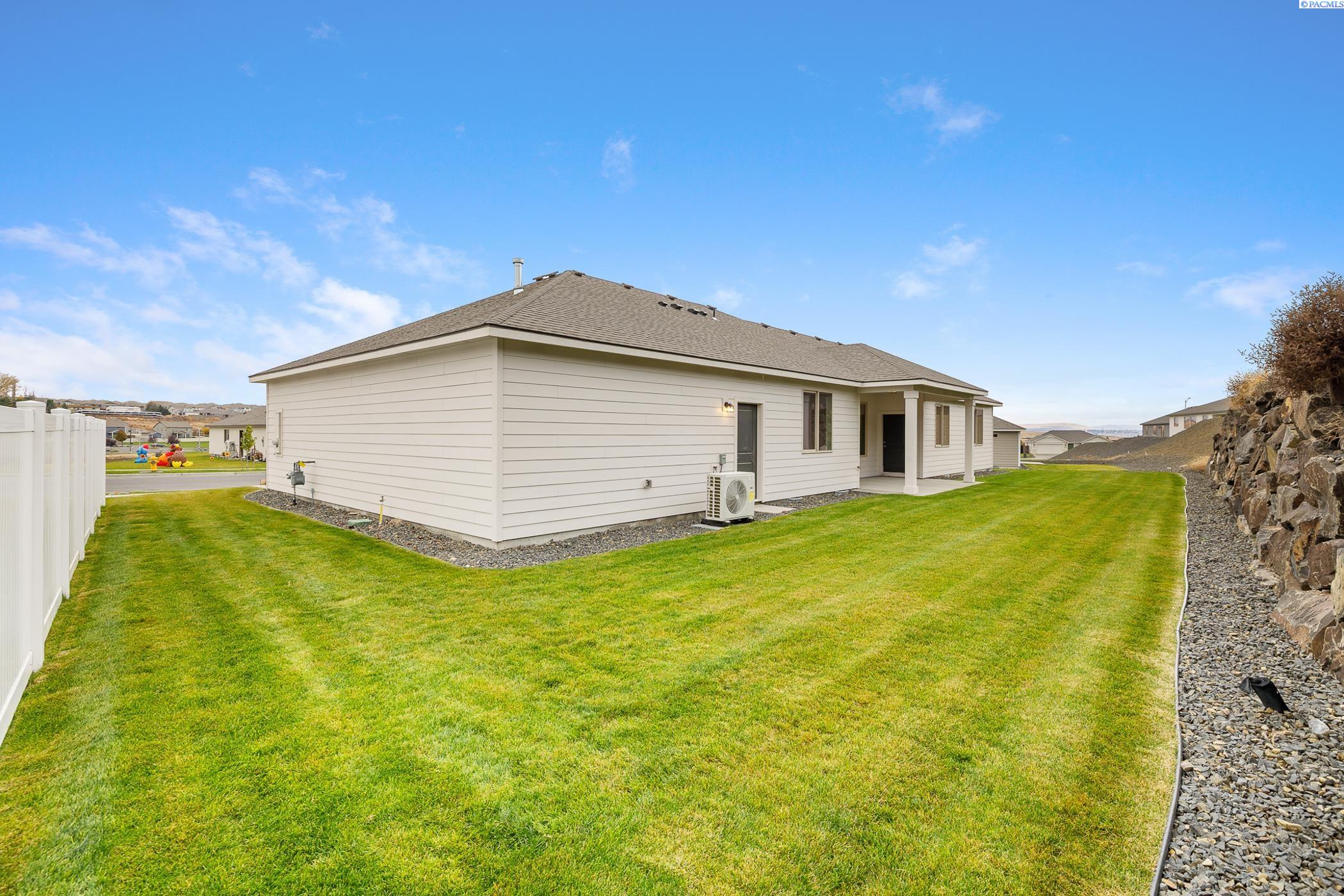 Kennewick, Washington, 99338, United States, 4 Bedrooms Bedrooms, ,2 BathroomsBathrooms,Residential,For Sale,1987872