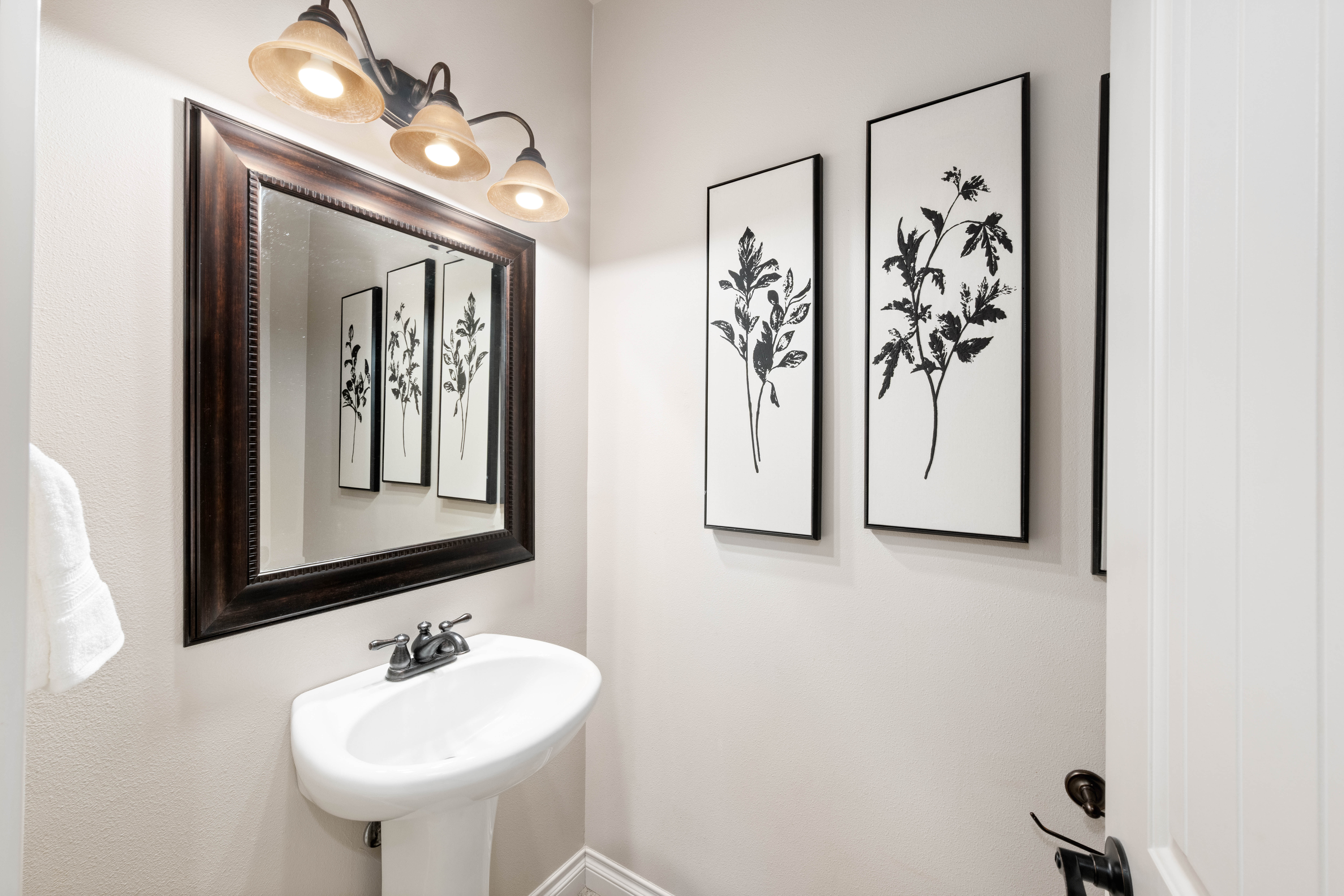  Custom Built on 1 Acre - 物件實景