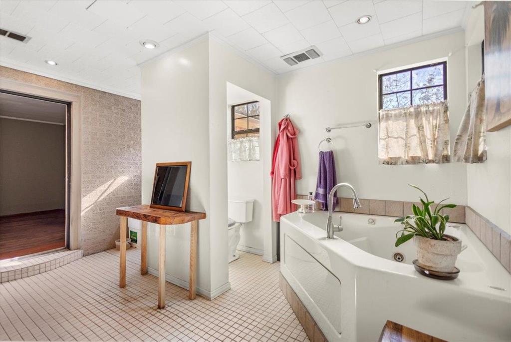 Timpson, Texas, 75975, United States, 3 Bedrooms Bedrooms, ,2 BathroomsBathrooms,Residential,For Sale,2000555