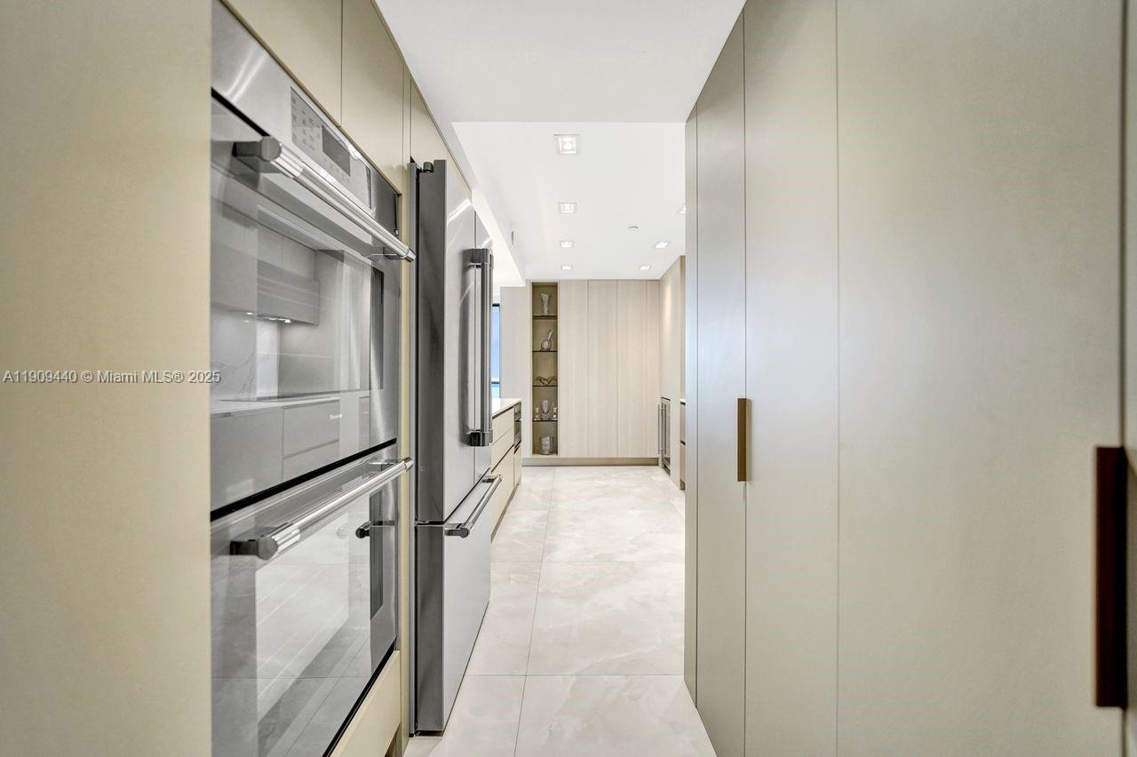 Aventura, Florida, 33180, United States, 4 Bedrooms Bedrooms, ,3 BathroomsBathrooms,Residential,For Sale,1989570