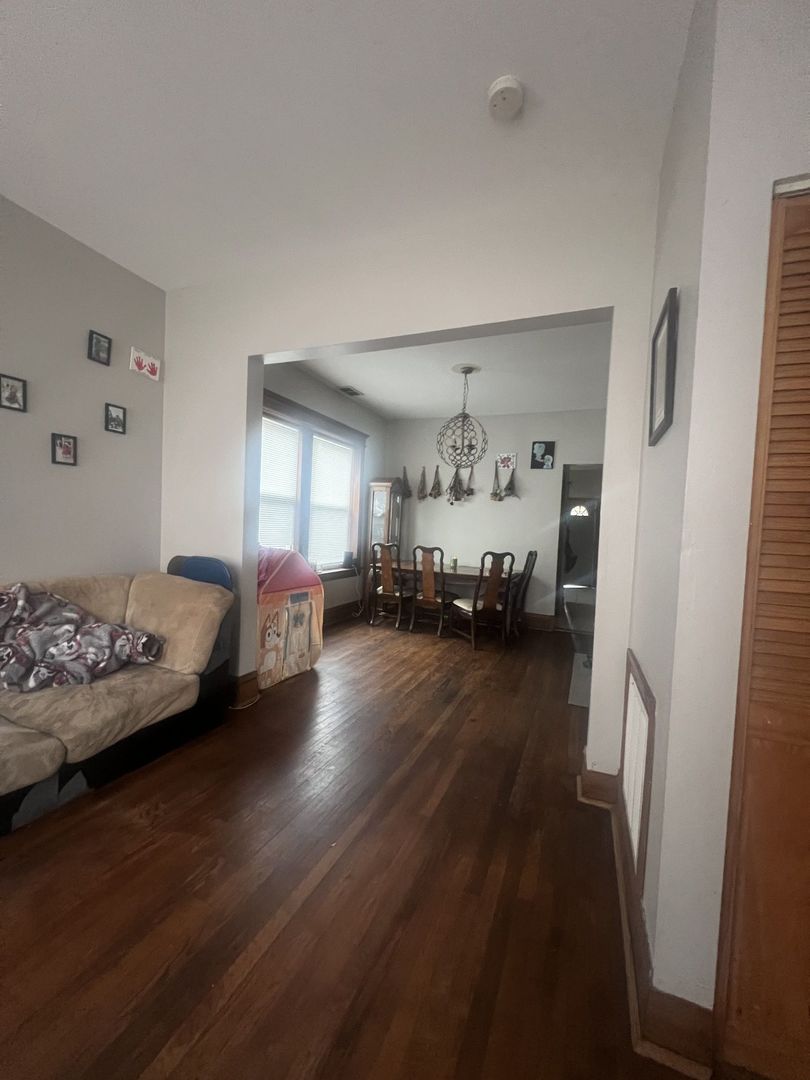 Chicago, Illinois, 60651, United States, 8 Bedrooms Bedrooms, ,Residential,For Sale,1842045