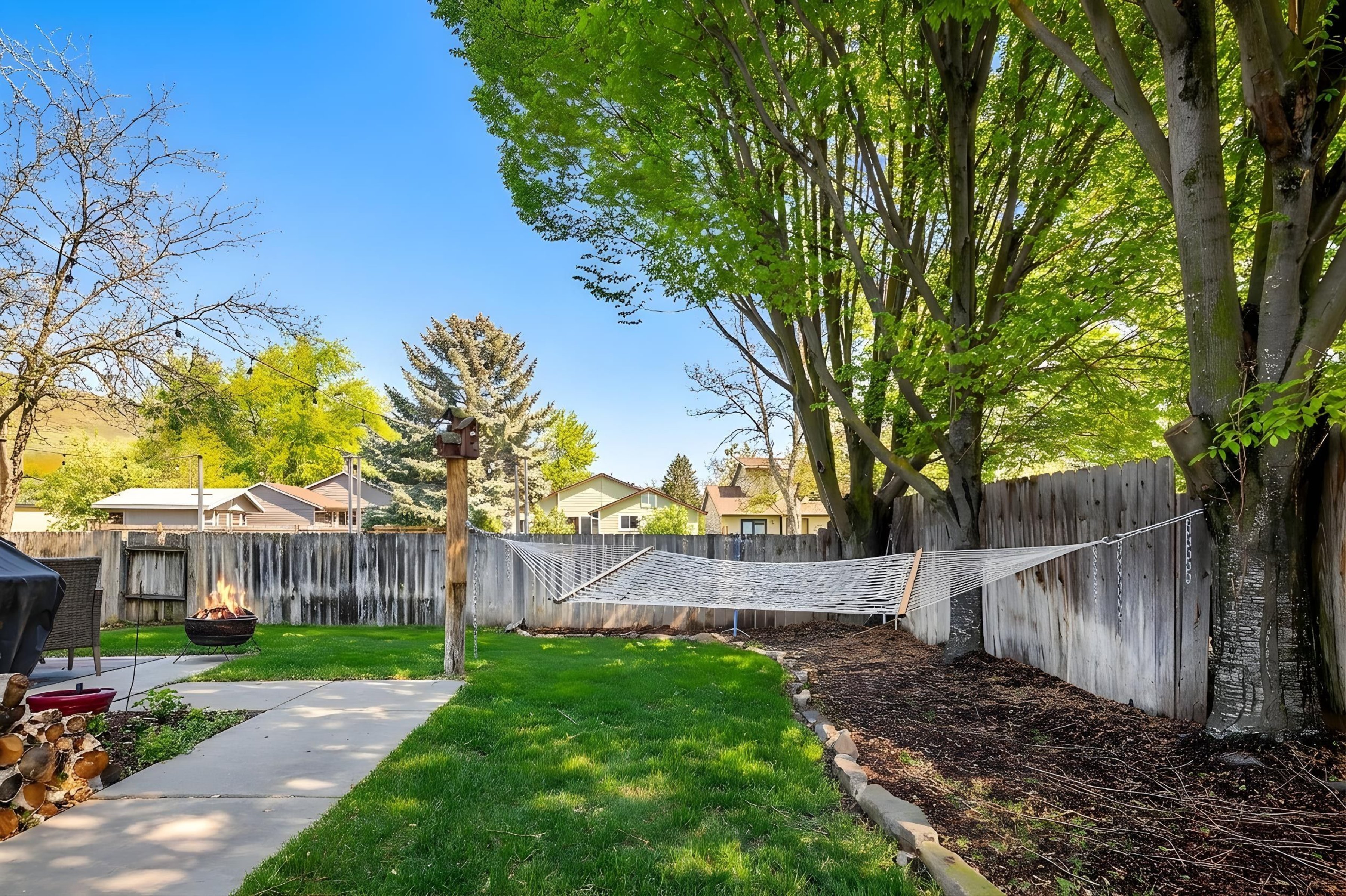  Spacious Updated Home Backs To Park With Scenic Foothills Views - 物件實景