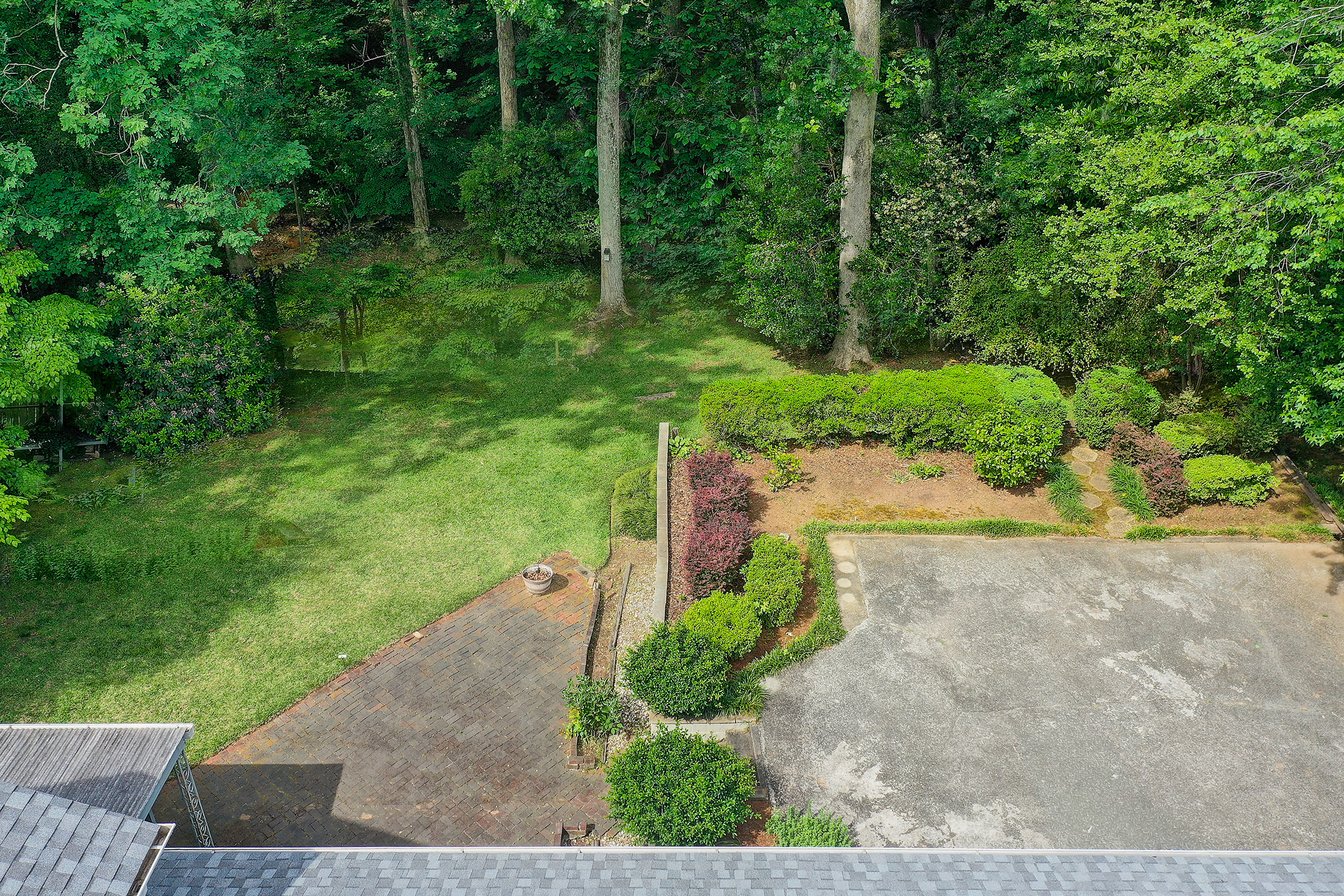  Mid-Century Modern Home on a Beautifully Landscaped Private Lot - 物件實景