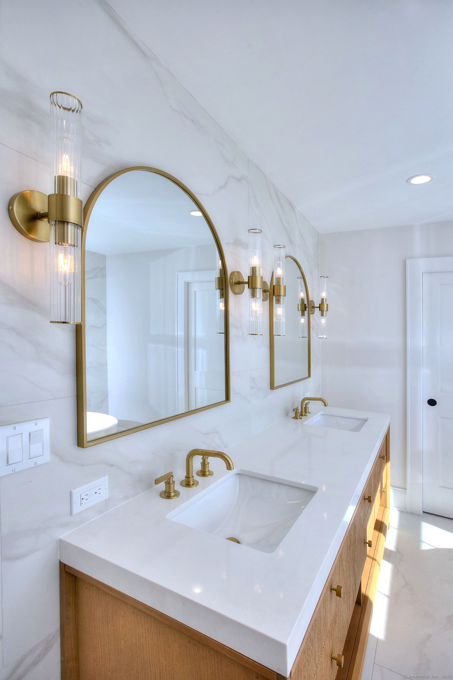 Fairfield, Connecticut, 06824, United States, 5 Bedrooms Bedrooms, ,5 BathroomsBathrooms,Residential,For Sale,1987495