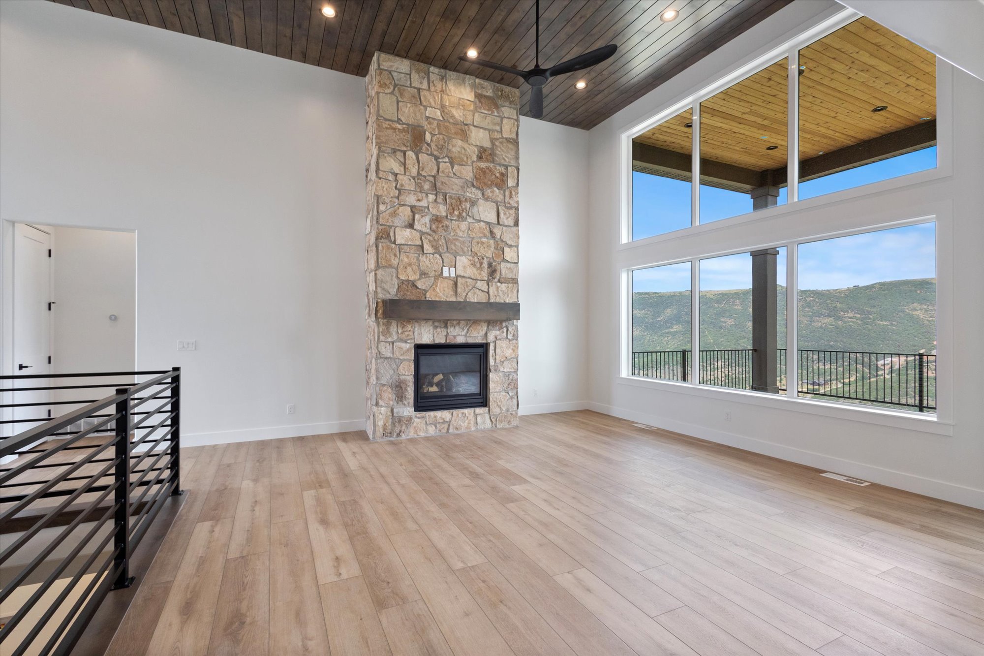 Heber, Utah, 84032, United States, 5 Bedrooms Bedrooms, ,3 BathroomsBathrooms,Residential,For Sale,1976197