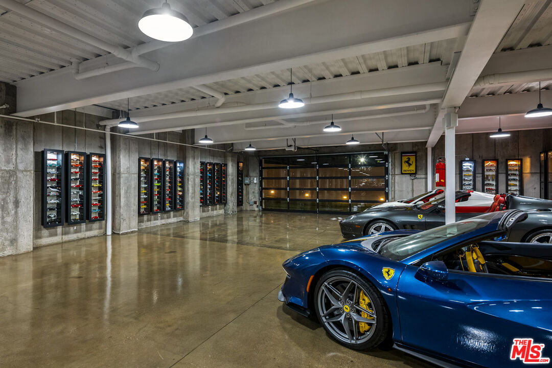 Los Angeles, California, 90077, United States, 5 Bedrooms Bedrooms, ,7 BathroomsBathrooms,Residential,For Sale,1768460
