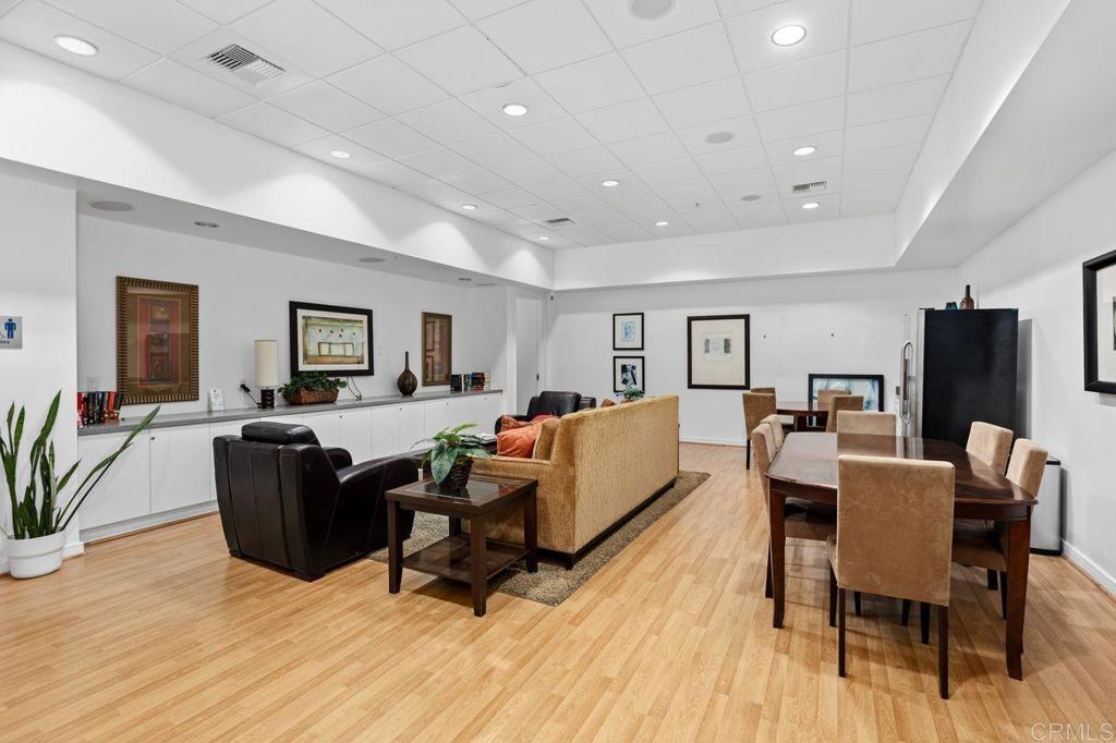 San Diego, California, 92101, United States, 2 Bedrooms Bedrooms, ,2 BathroomsBathrooms,Residential,For Sale,1992080