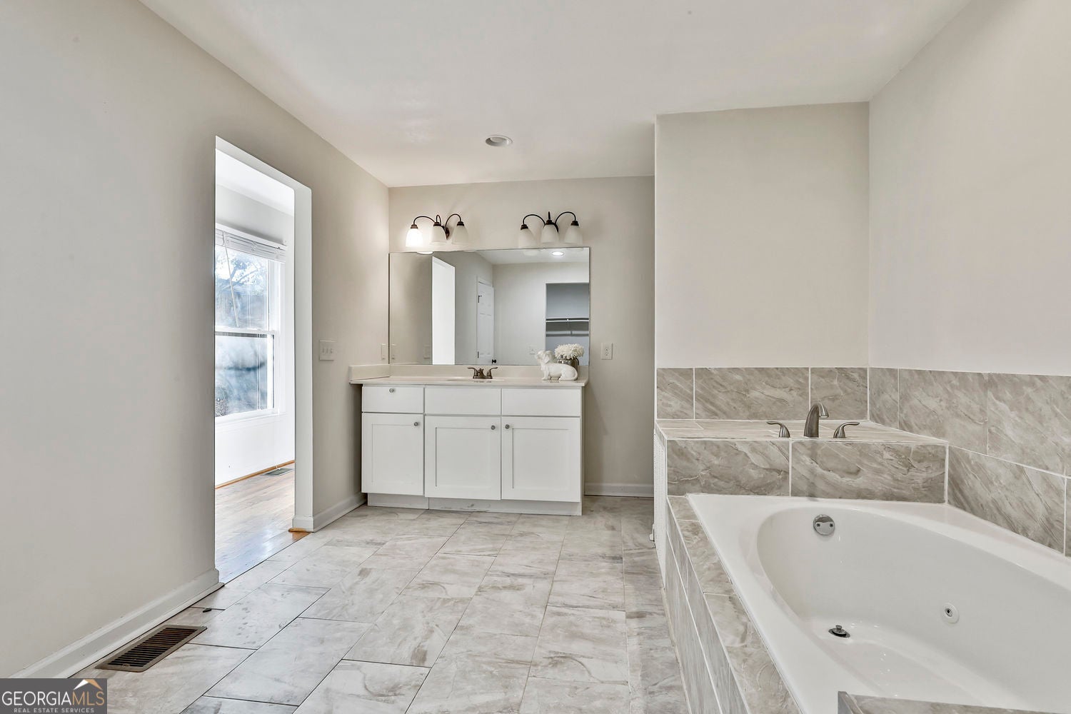 Atlanta, Georgia, 30314, United States, 5 Bedrooms Bedrooms, ,4 BathroomsBathrooms,Residential,For Sale,2006561