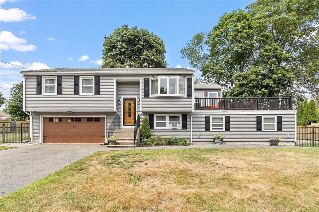 Beverly, Massachusetts, 01915, United States, 3 Bedrooms Bedrooms, ,2 BathroomsBathrooms,Residential,For Sale,1912054