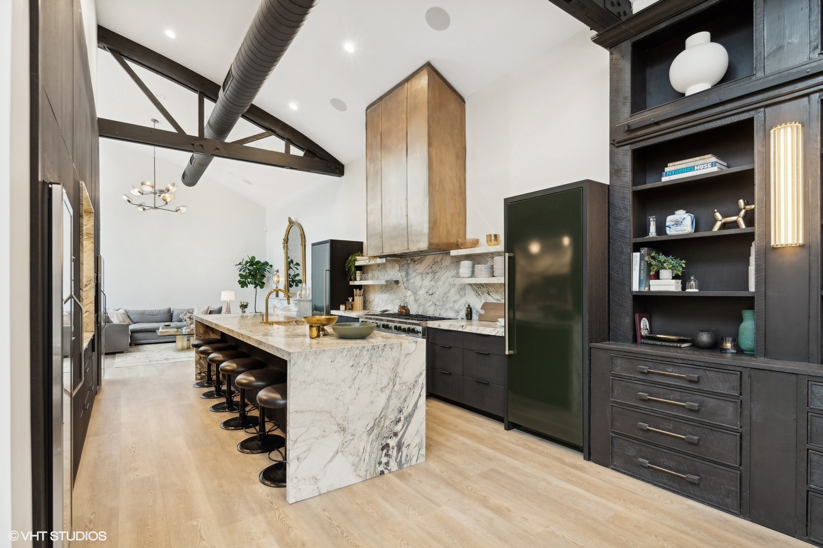 Chicago, Illinois, 60639, United States, 4 Bedrooms Bedrooms, ,4 BathroomsBathrooms,Residential,For Sale,1942244