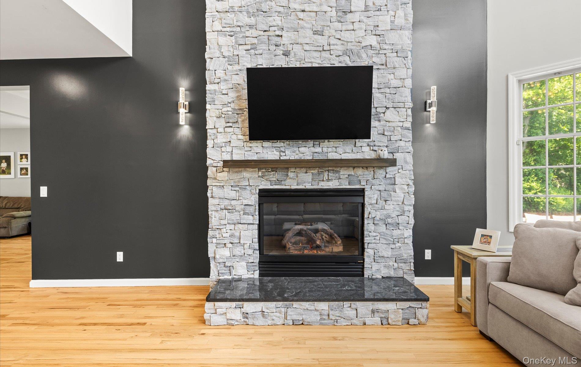 Huntington, New York, 11743, United States, 6 Bedrooms Bedrooms, ,4 BathroomsBathrooms,Residential,For Sale,1827761