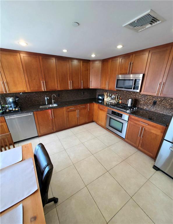 Brooklyn, New York, 11214, United States, 3 Bedrooms Bedrooms, ,2 BathroomsBathrooms,Residential,For Sale,1885632